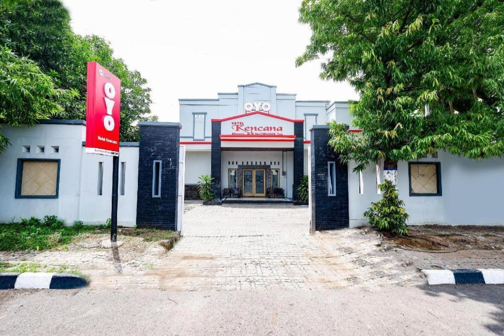 Hotel Super Oyo 2436 Kencana Tegal (Central Java)