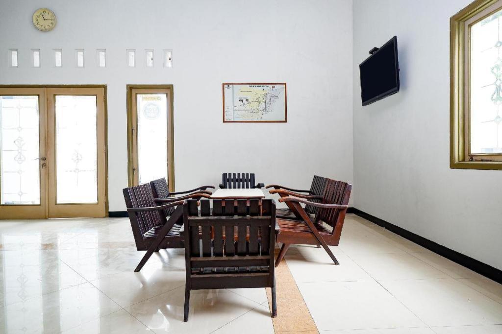 Super Oyo 2436 Kencana