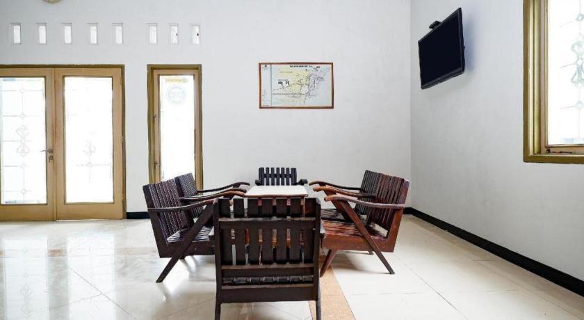 Super Oyo 2436 Kencana 2*