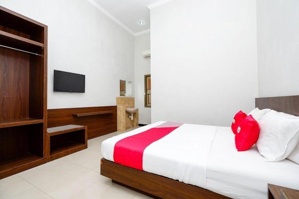 Hotel Super Oyo 2436 Kencana 2*